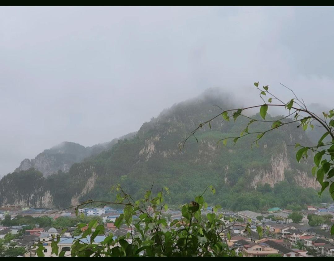Urban 360 Studio Love Rara Suite Homestay Cuevas de Batu Exterior foto