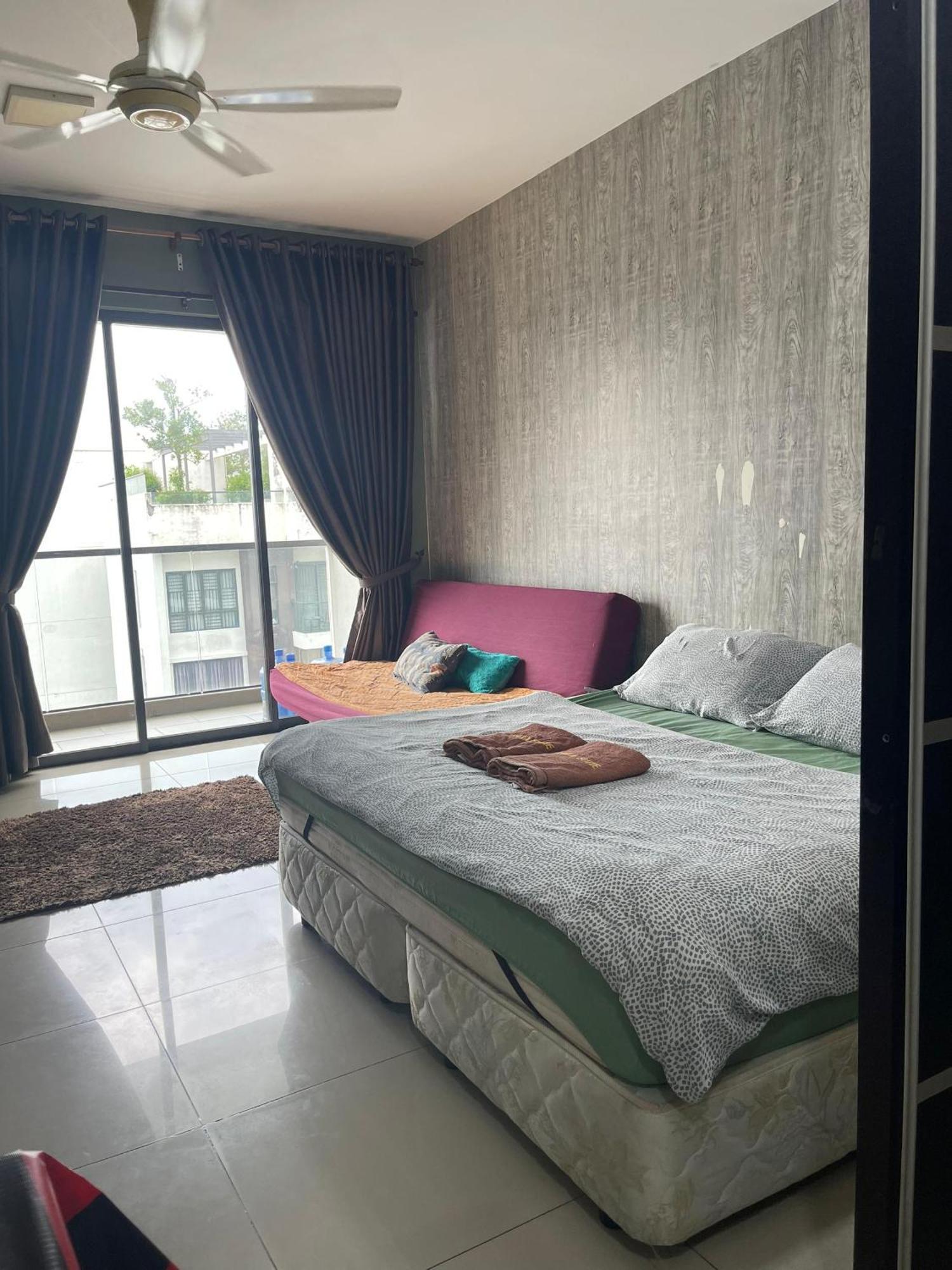 Urban 360 Studio Love Rara Suite Homestay Cuevas de Batu Exterior foto