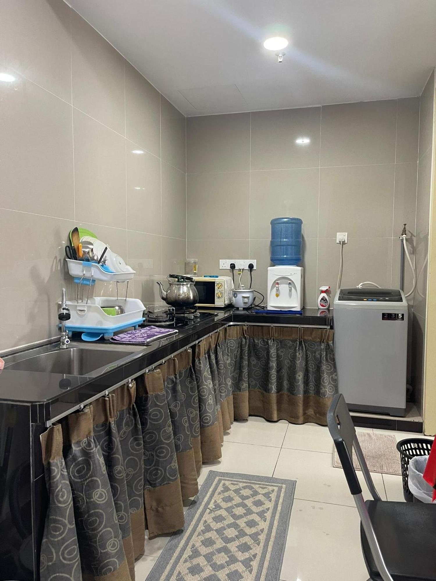Urban 360 Studio Love Rara Suite Homestay Cuevas de Batu Exterior foto