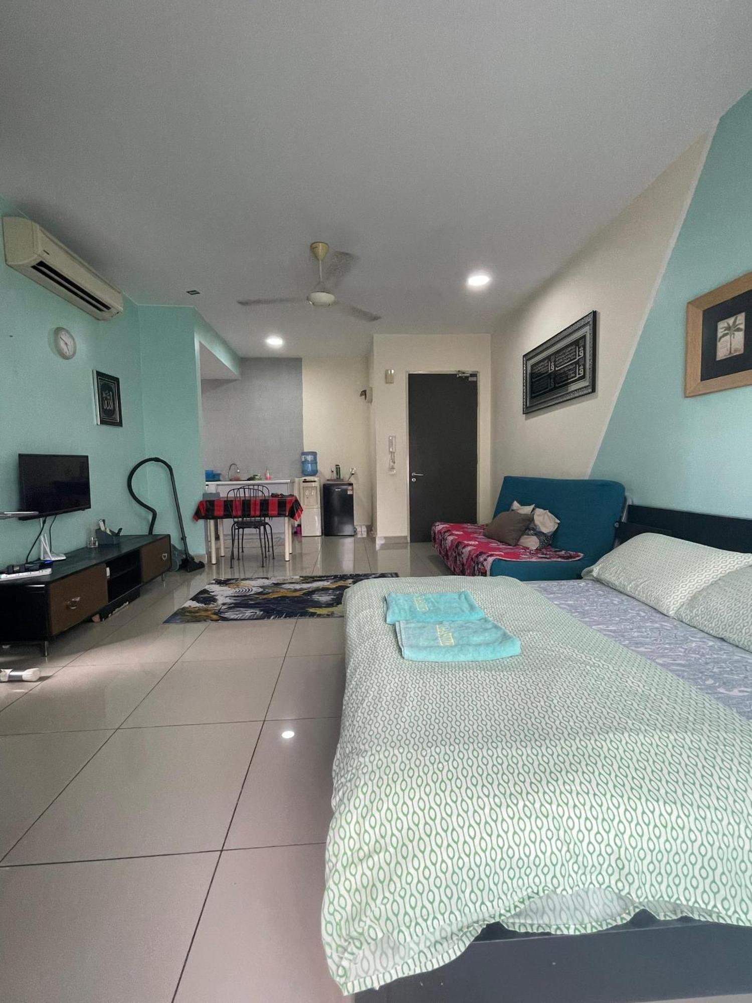 Urban 360 Studio Love Rara Suite Homestay Cuevas de Batu Exterior foto
