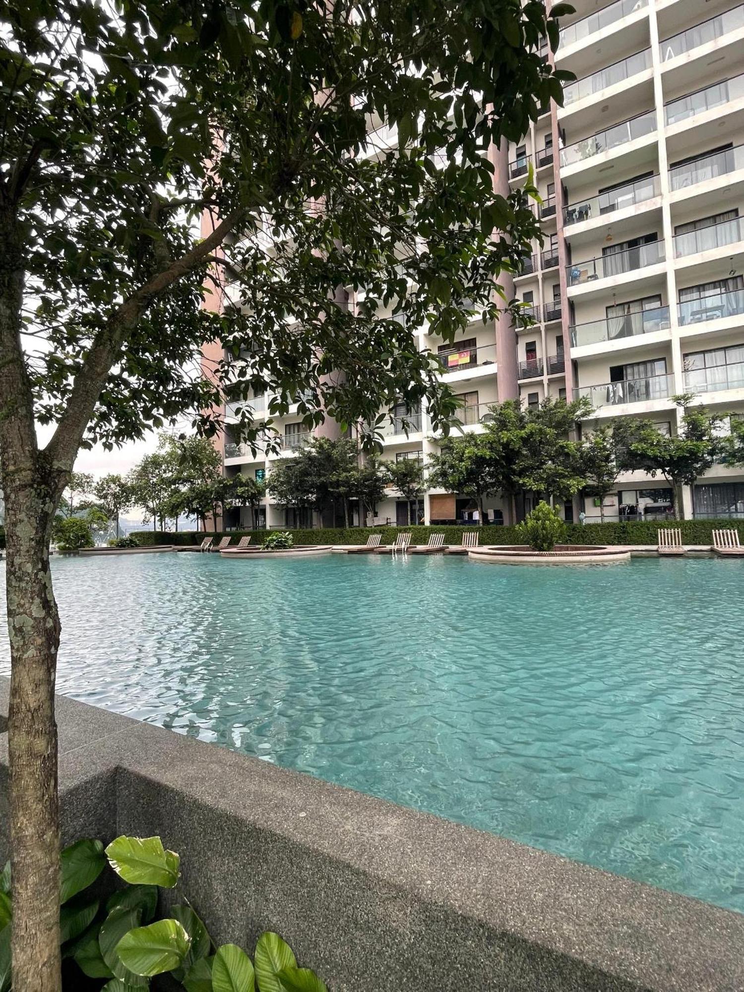 Urban 360 Studio Love Rara Suite Homestay Cuevas de Batu Exterior foto