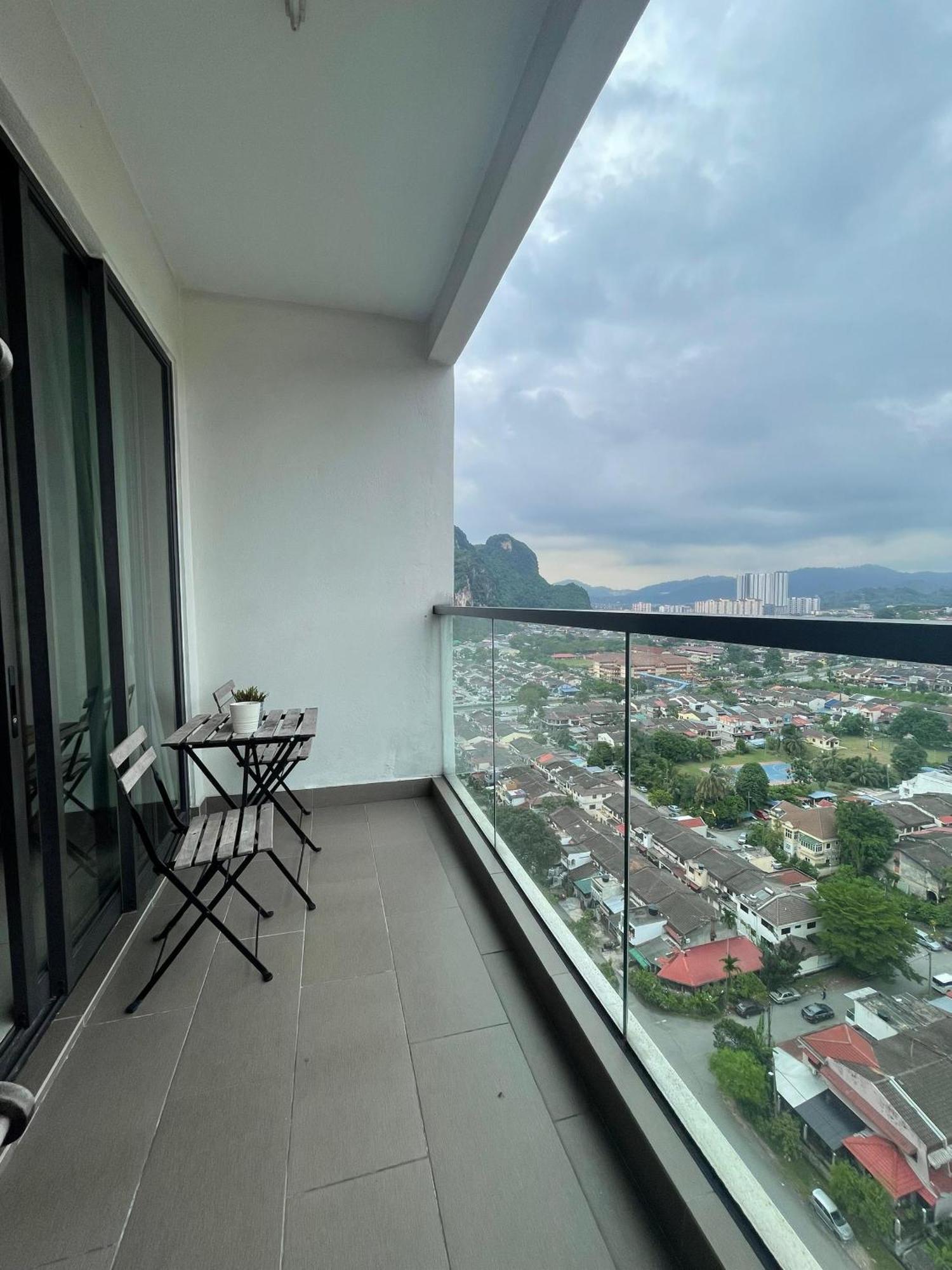 Urban 360 Studio Love Rara Suite Homestay Cuevas de Batu Exterior foto