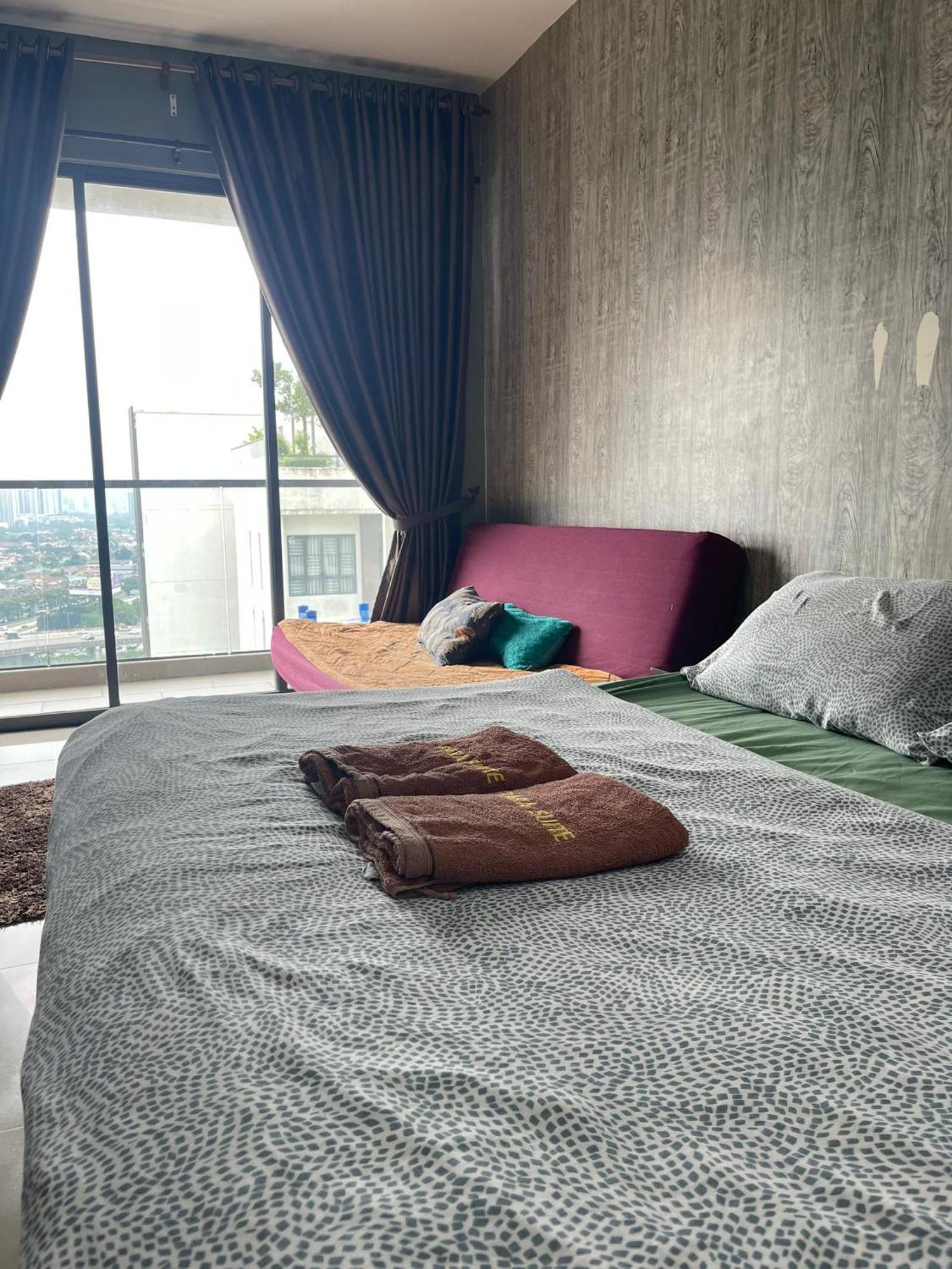 Urban 360 Studio Love Rara Suite Homestay Cuevas de Batu Exterior foto
