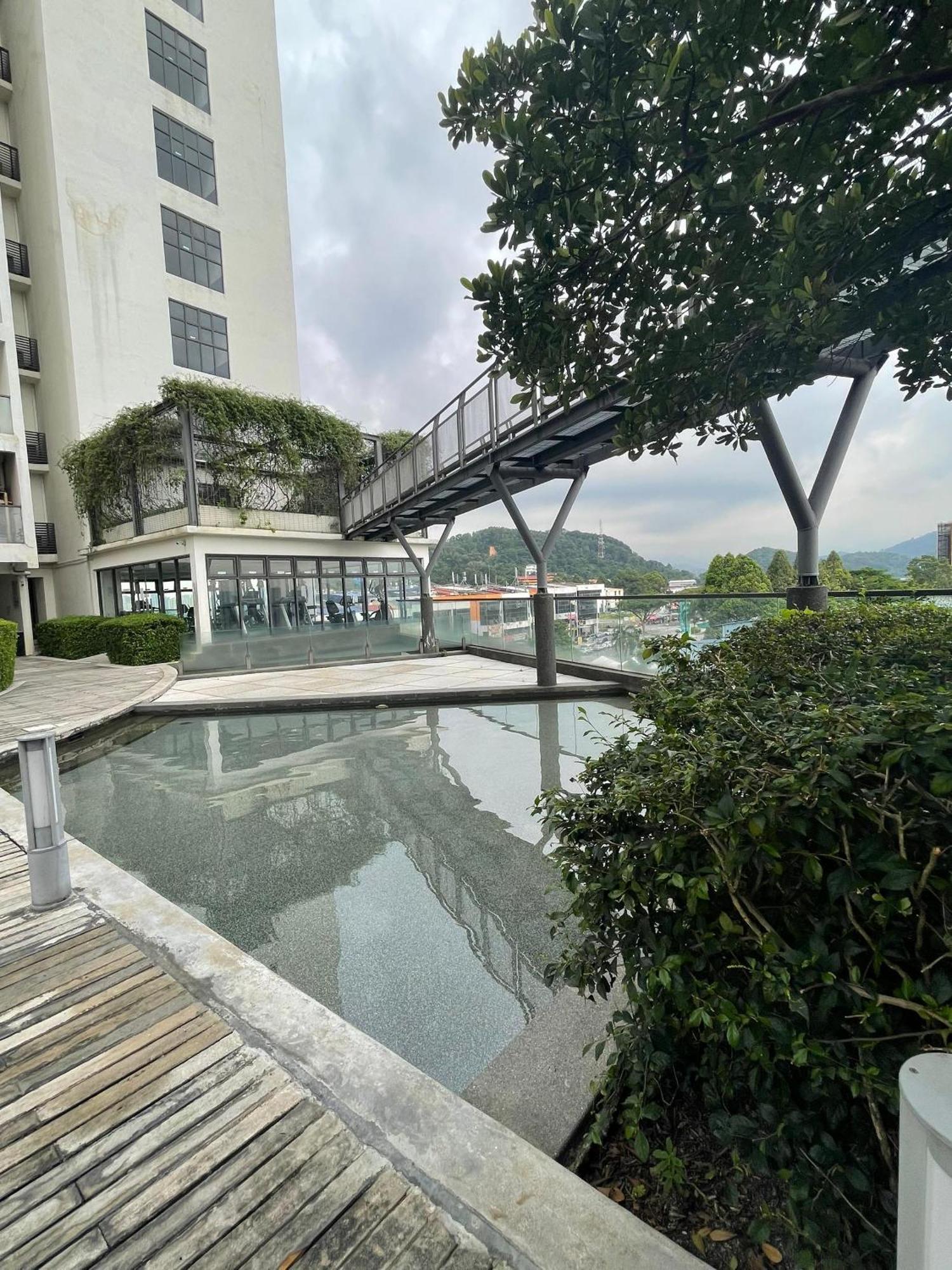 Urban 360 Studio Love Rara Suite Homestay Cuevas de Batu Exterior foto