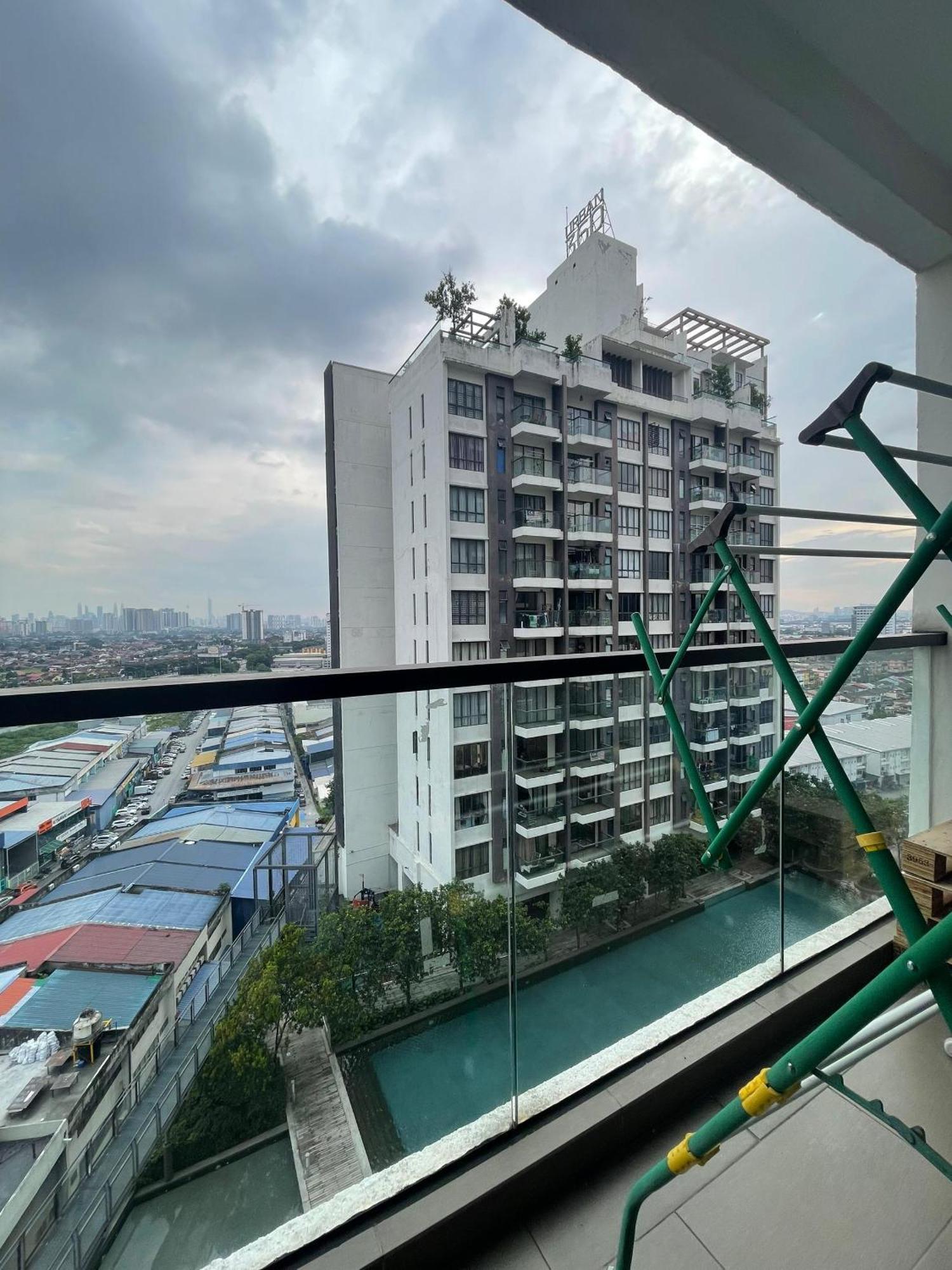 Urban 360 Studio Love Rara Suite Homestay Cuevas de Batu Exterior foto