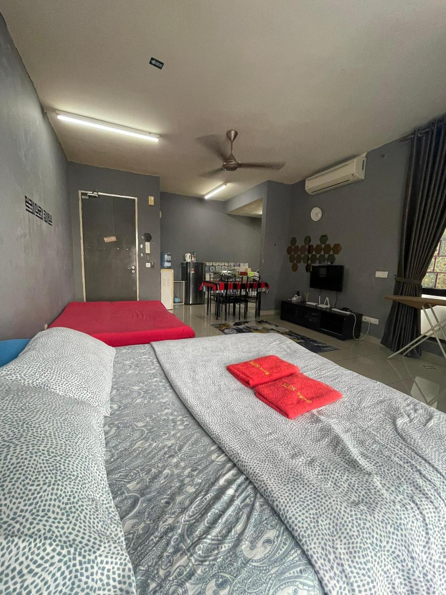 Urban 360 Studio Love Rara Suite Homestay Cuevas de Batu Exterior foto
